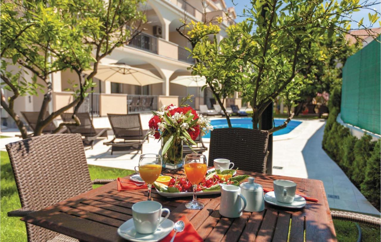 Lovely Apartment In Kastel Stafilic With Jacuzzi Kastela Exterior photo