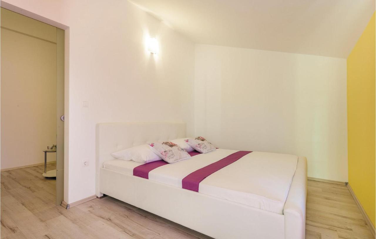 Lovely Apartment In Kastel Stafilic With Jacuzzi Kastela Exterior photo